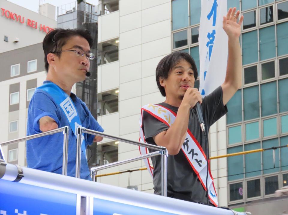 乙武の選挙応援にひろゆきが渋谷に現れる
